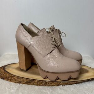 VIC MATIE - Made in Italy - Leather Platform block heel leather shoes. Lace up.